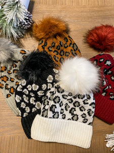 Leopard Beanie w snap on/off puff