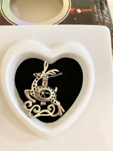 Load image into Gallery viewer, Oyster with Pearl + Necklace &amp; Cage