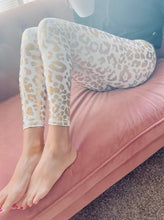 Load image into Gallery viewer, Foil Cheetah Print Leggings
